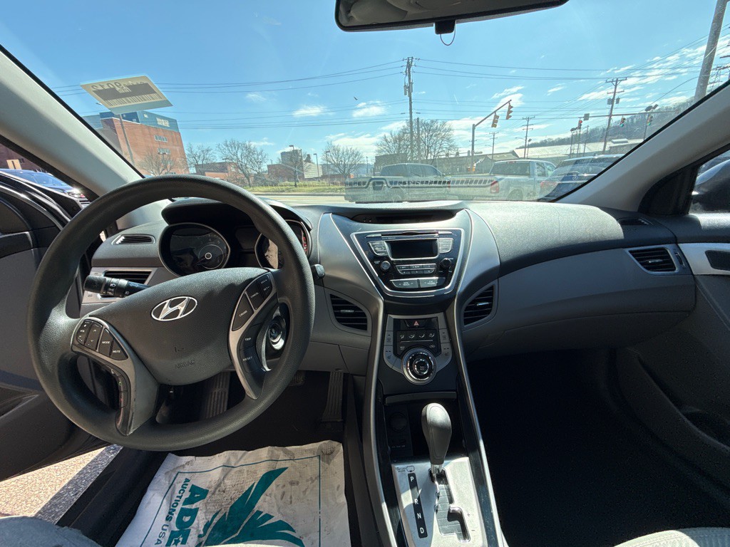 2013 Hyundai Elantra Image 12