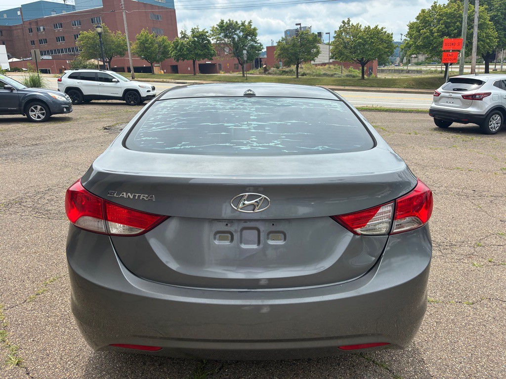 2013 Hyundai Elantra Image 7