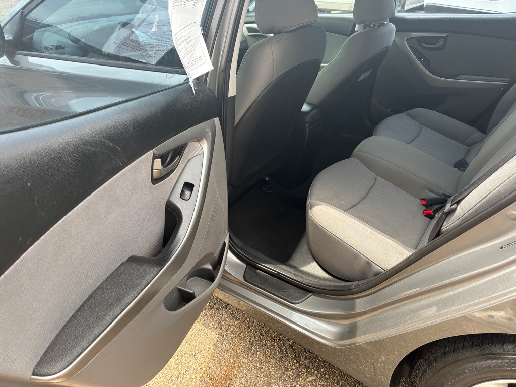 2013 Hyundai Elantra Image 8