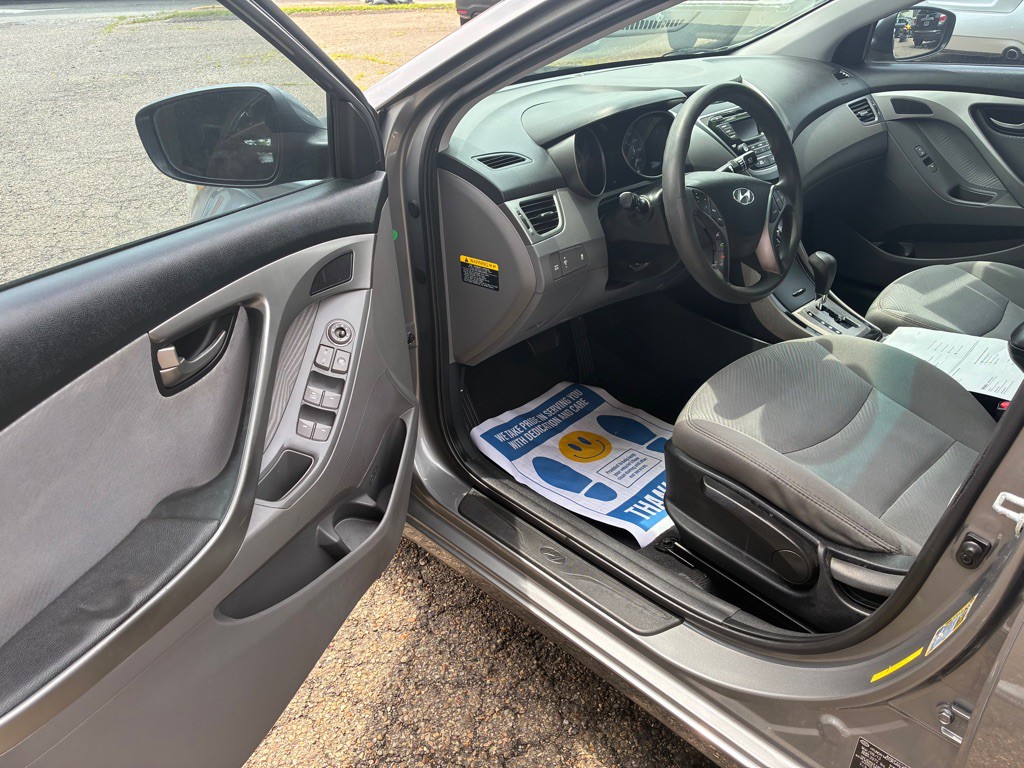 2013 Hyundai Elantra Image 10