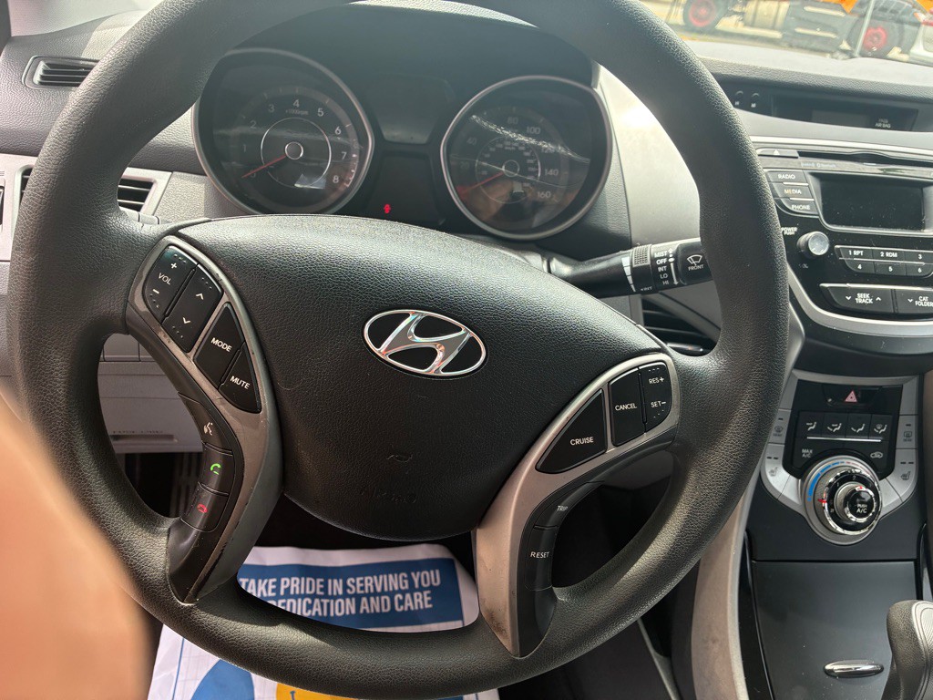 2013 Hyundai Elantra Image 12