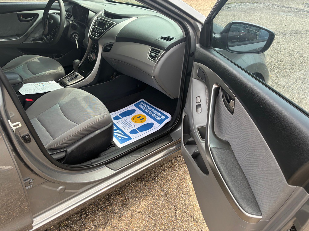 2013 Hyundai Elantra Image 14