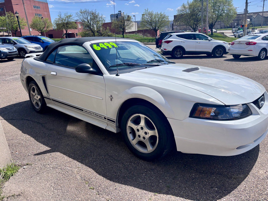 2001 Ford Mustang Image 2