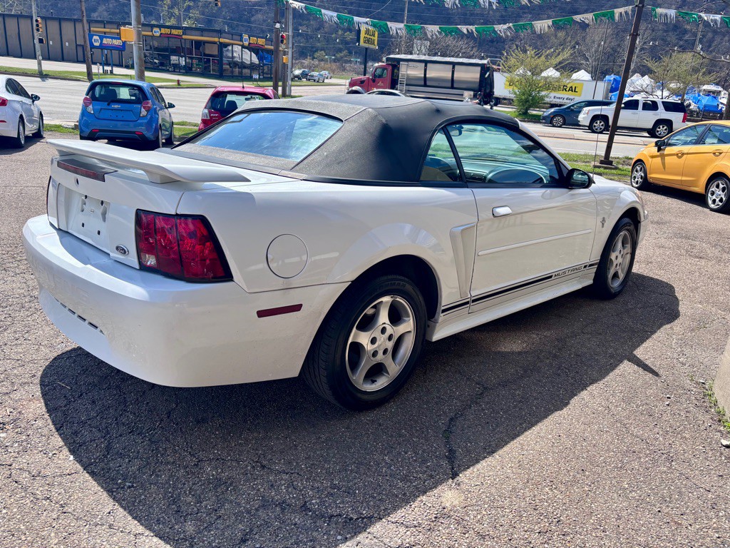 2001 Ford Mustang Image 3