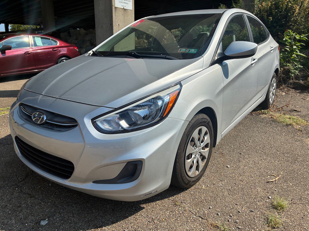 2016 Hyundai Accent Image 1