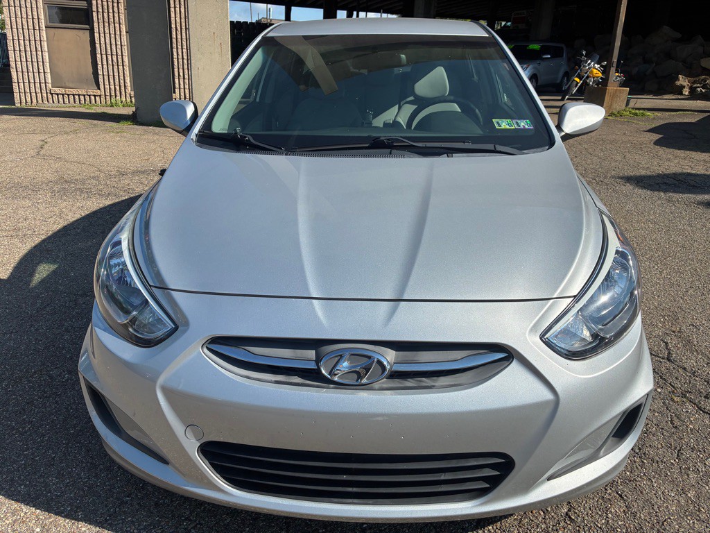 2016 Hyundai Accent Image 2