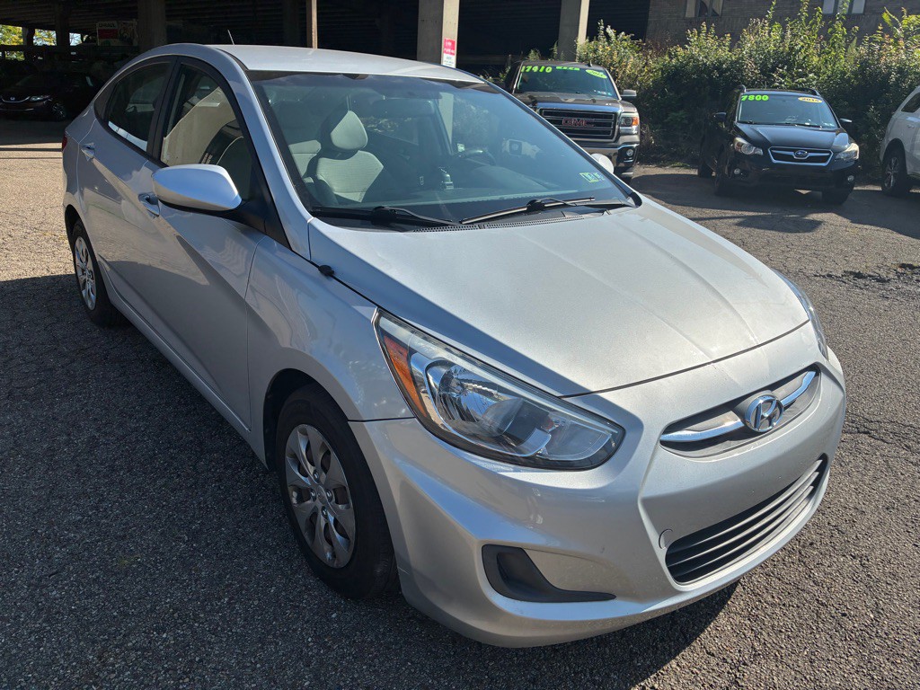 2016 Hyundai Accent Image 3