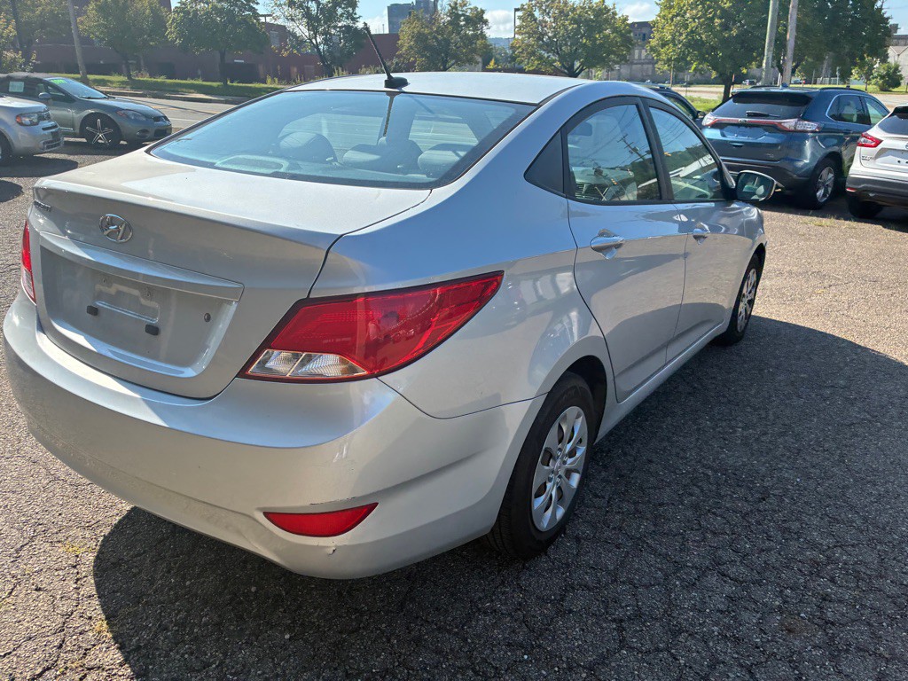 2016 Hyundai Accent Image 5