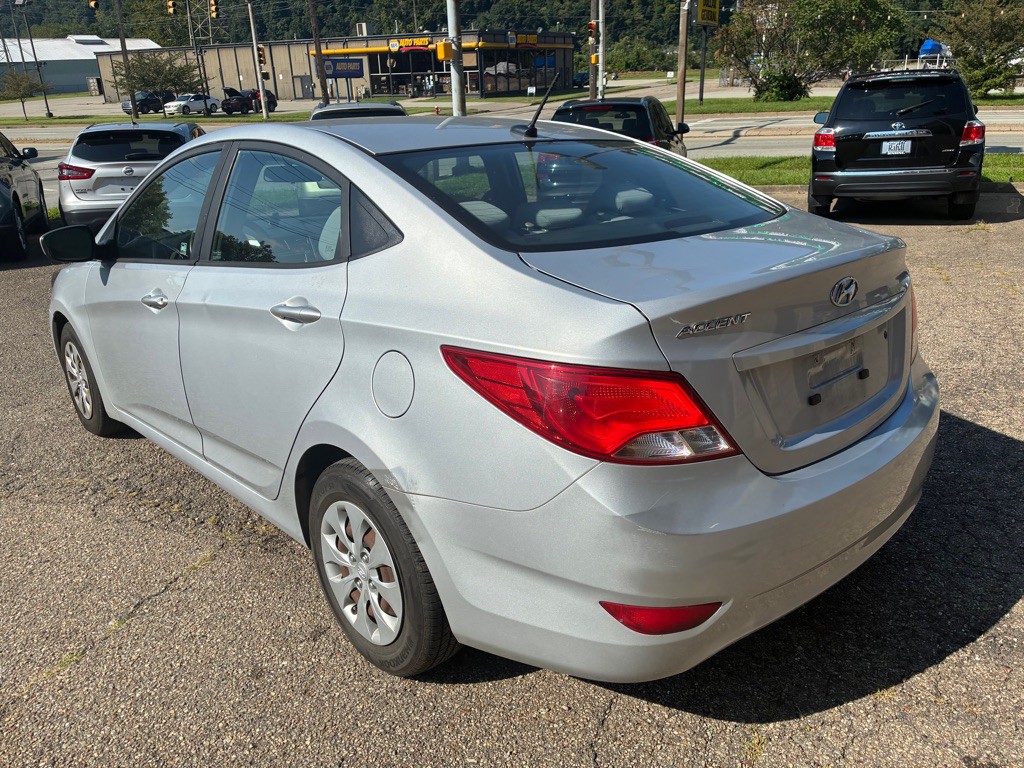 2016 Hyundai Accent Image 7