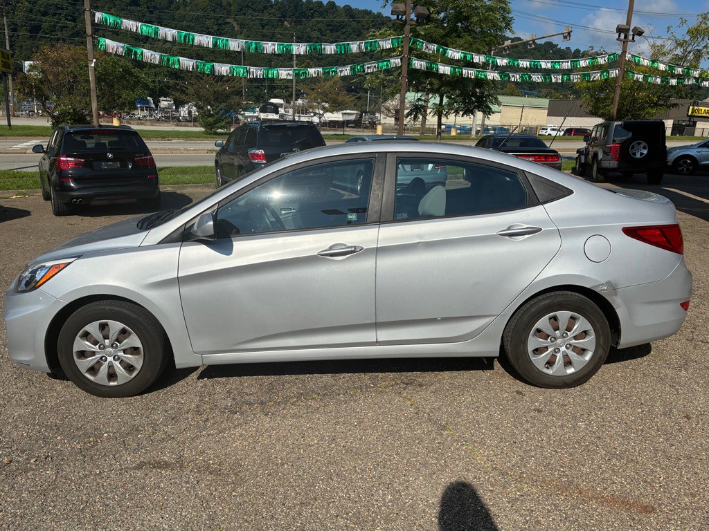 2016 Hyundai Accent Image 8