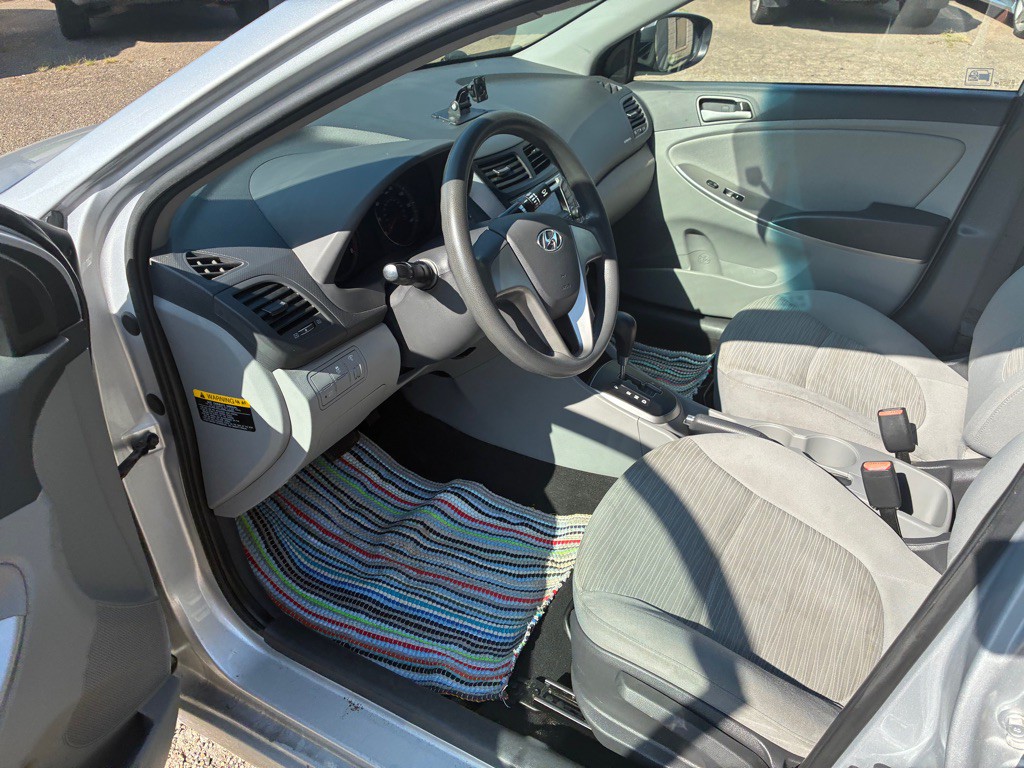 2016 Hyundai Accent Image 9