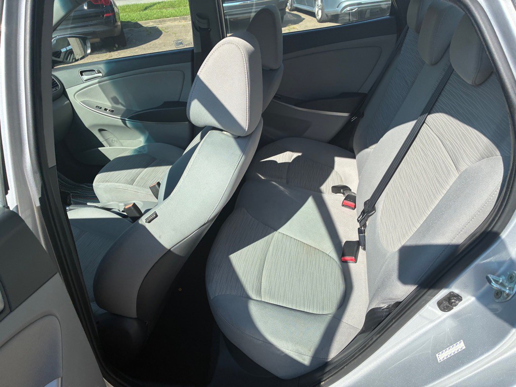 2016 Hyundai Accent Image 12