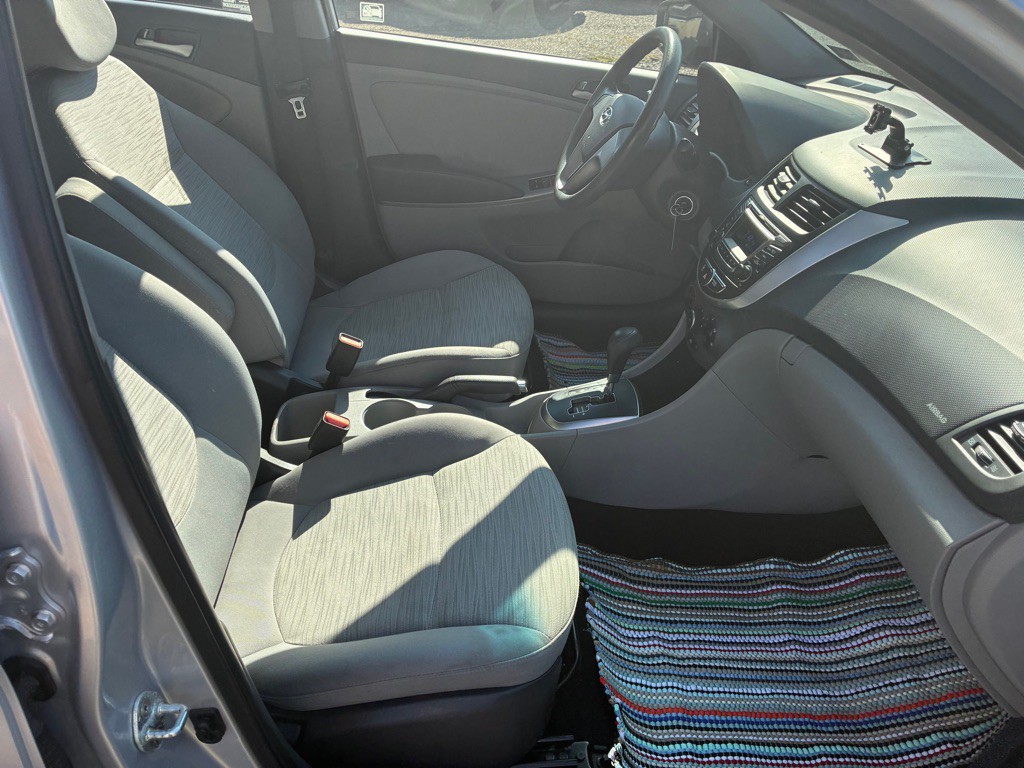 2016 Hyundai Accent Image 16