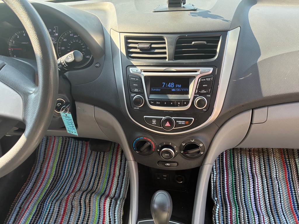 2016 Hyundai Accent Image 17
