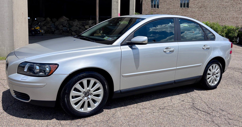 2004 Volvo S40 Image 1