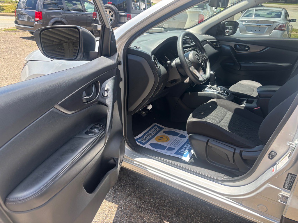 2020 Nissan Rogue Image 2
