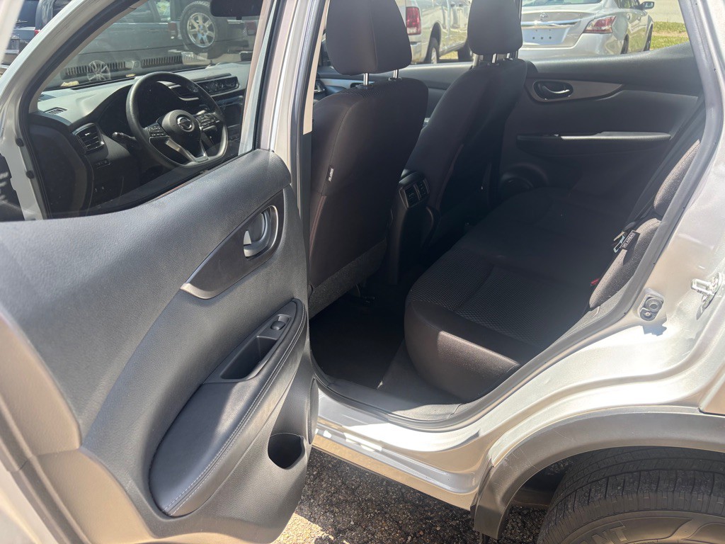 2020 Nissan Rogue Image 3