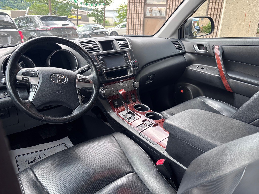 2013 Toyota Highlander Image 2