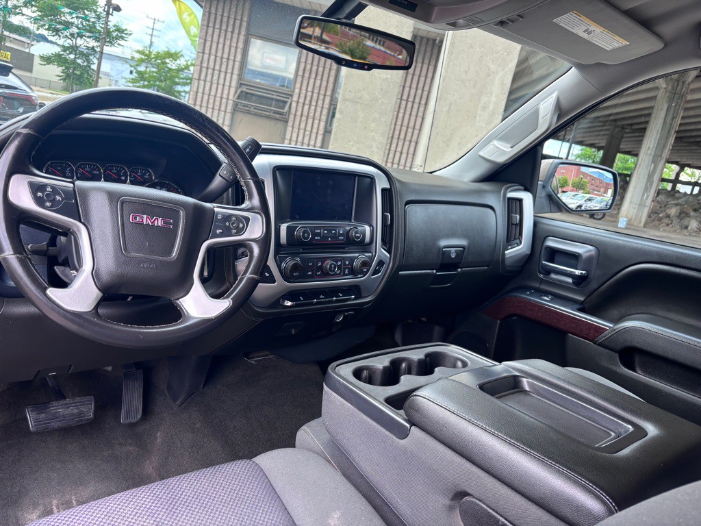 2015 GMC Sierra Image 2