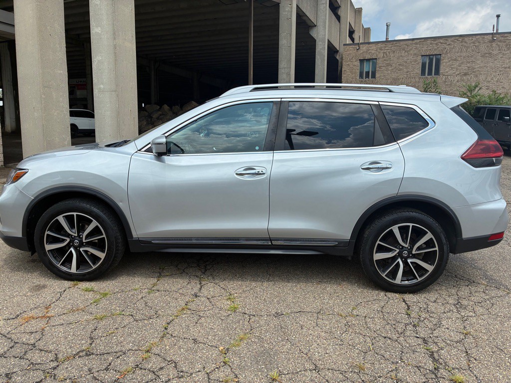 2019 Nissan Rogue Image 2