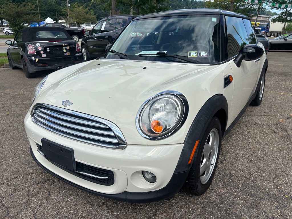 2011 MINI Cooper Image 1