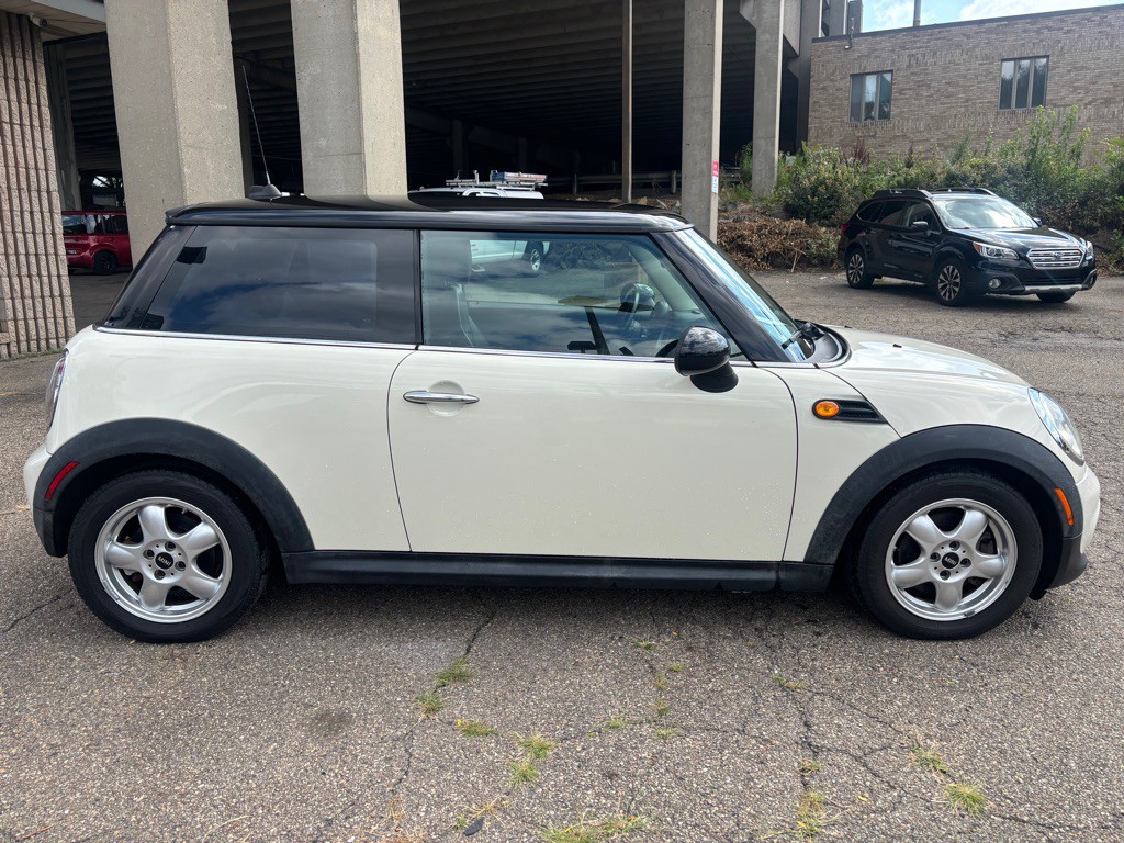 2011 MINI Cooper Image 4