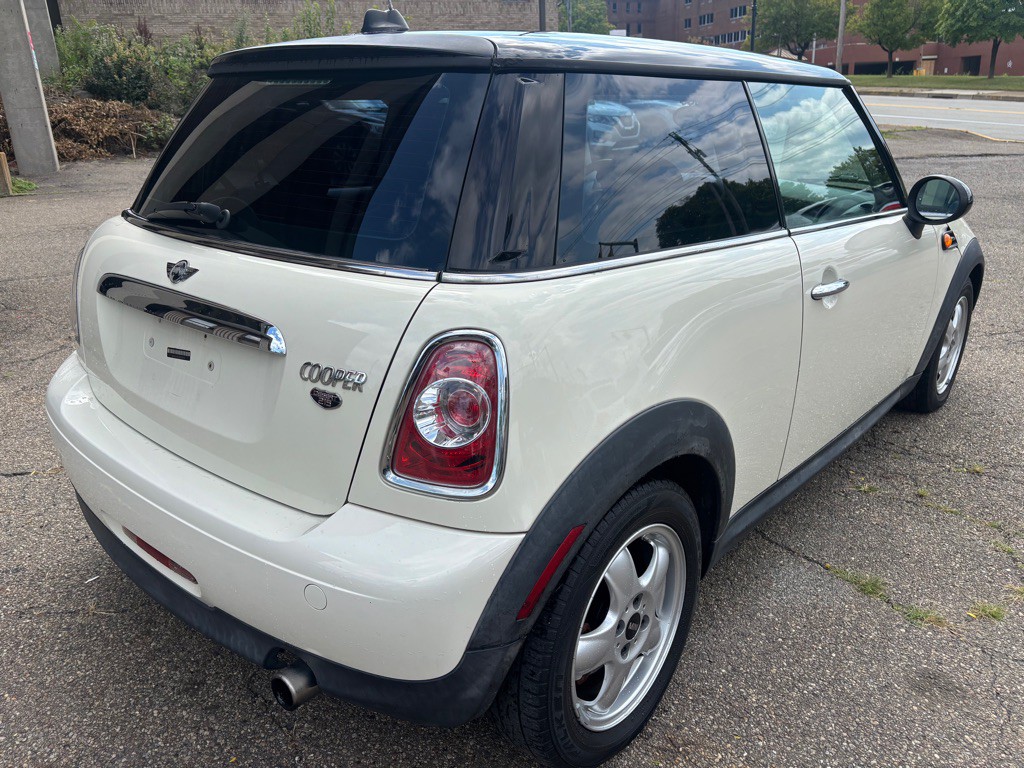 2011 MINI Cooper Image 5