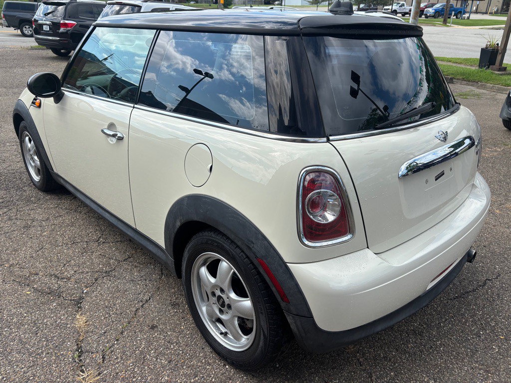 2011 MINI Cooper Image 7