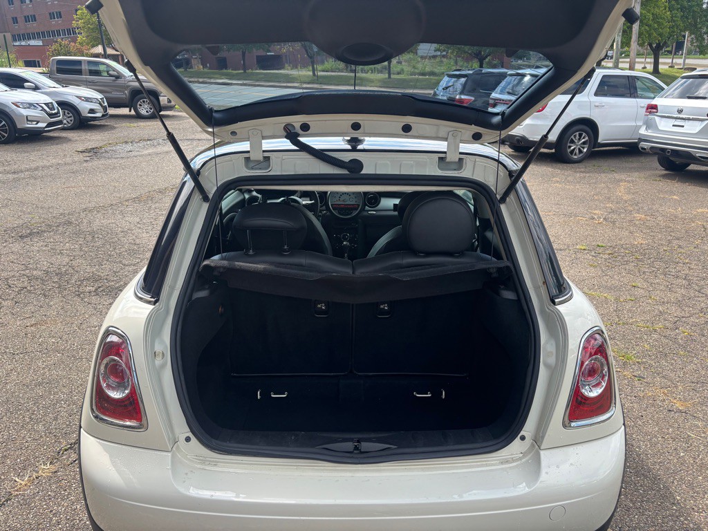 2011 MINI Cooper Image 11