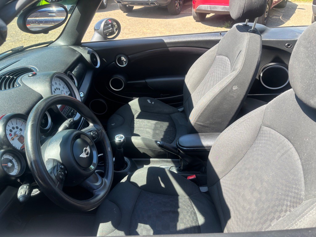2014 MINI Cooper Image 11
