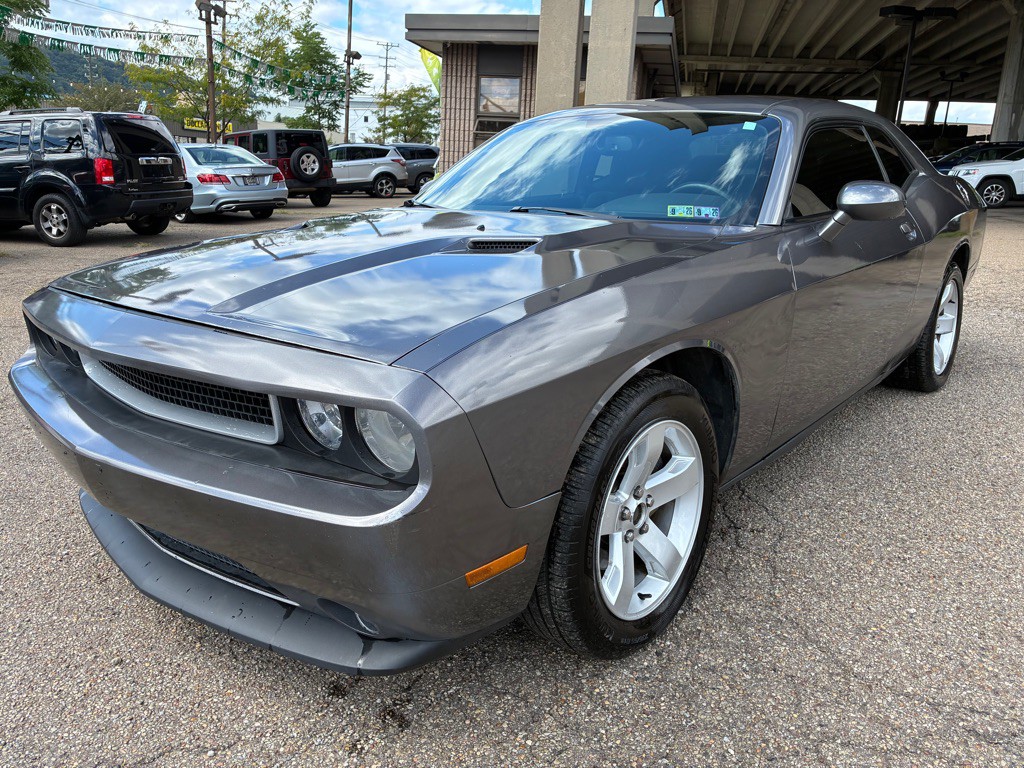 2011 Dodge Challenger Image 1