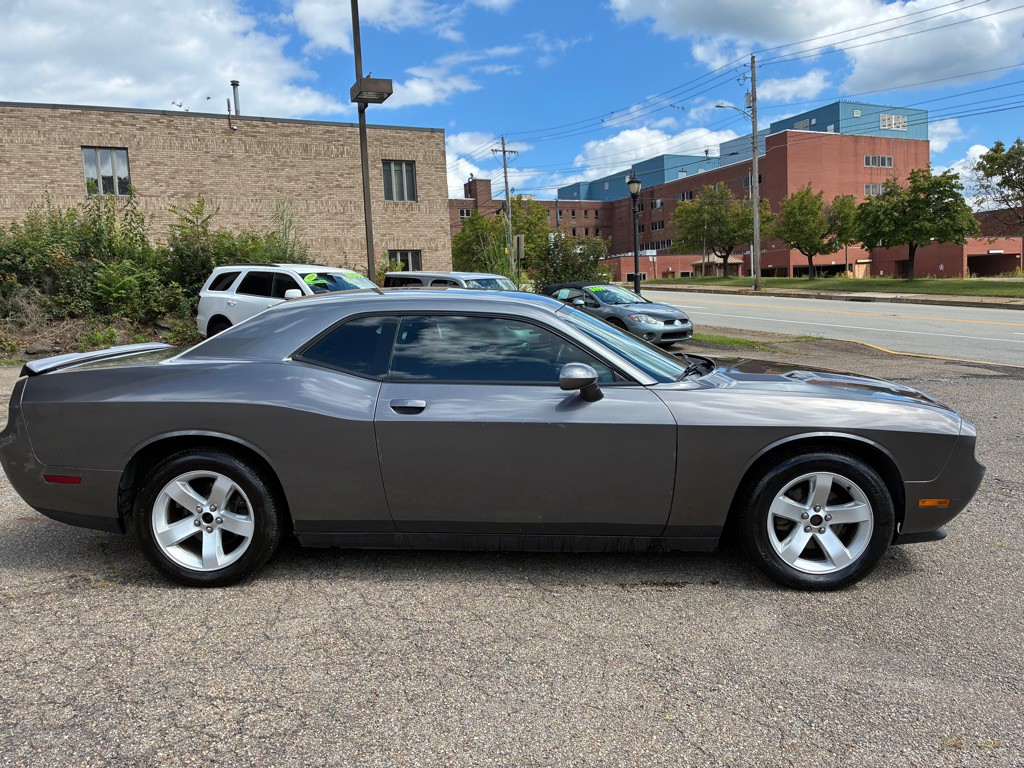 2011 Dodge Challenger Image 3