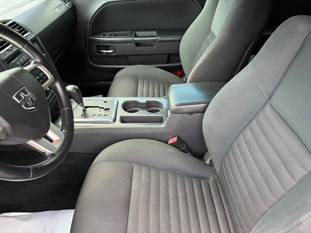 2011 Dodge Challenger Image 10