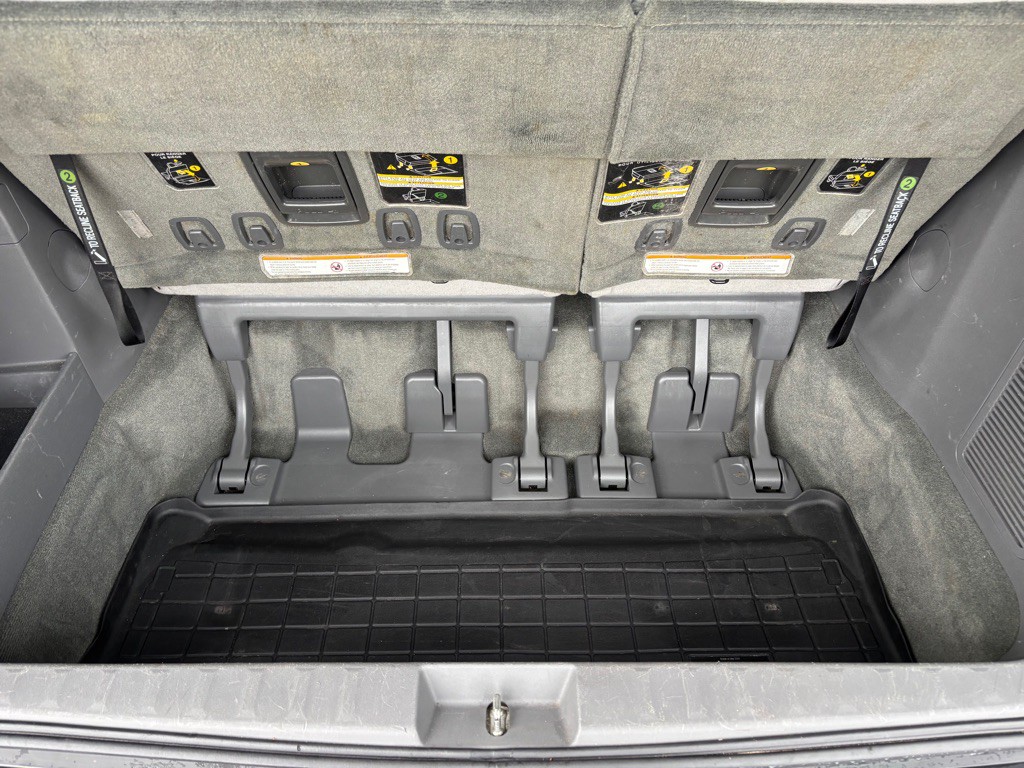2015 Toyota Sienna Image 12