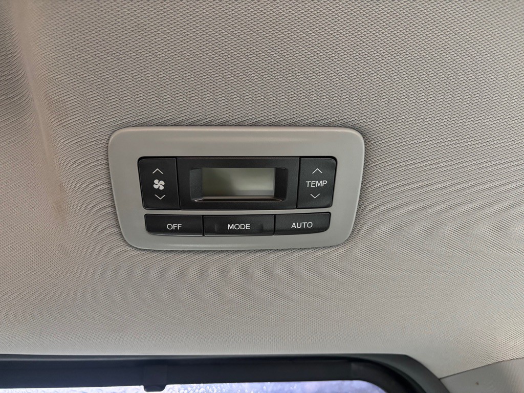 2015 Toyota Sienna Image 22