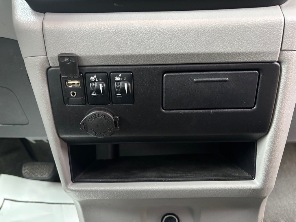 2015 Toyota Sienna Image 23