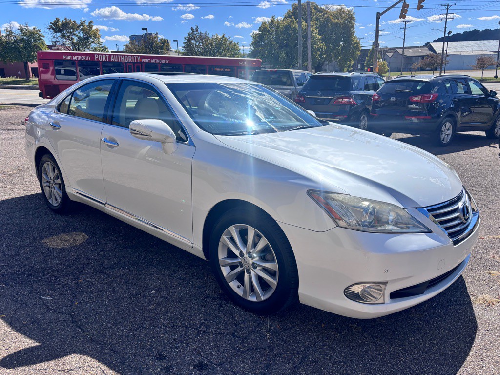 2012 Lexus ES Image 2