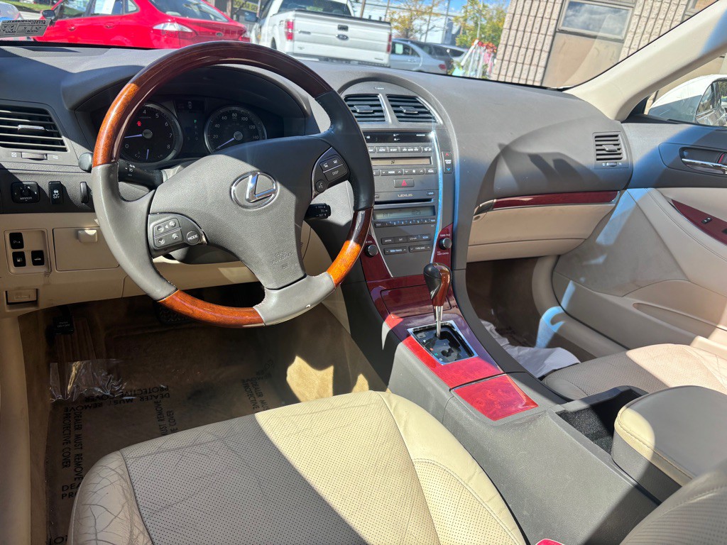 2012 Lexus ES Image 5
