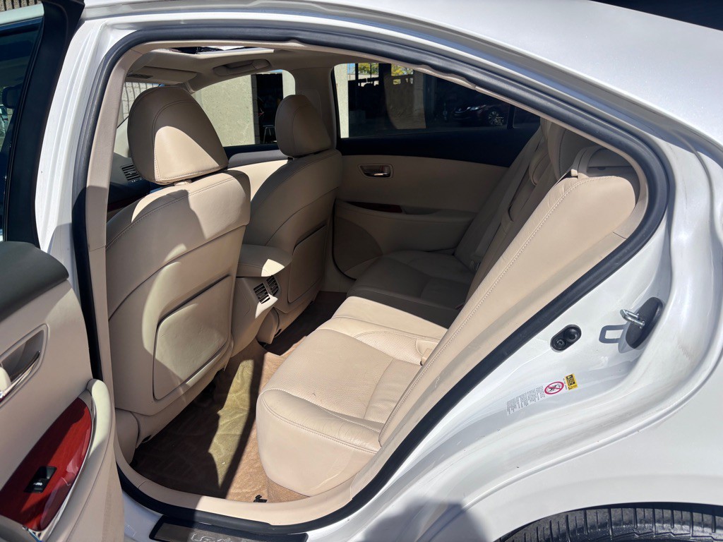 2012 Lexus ES Image 8