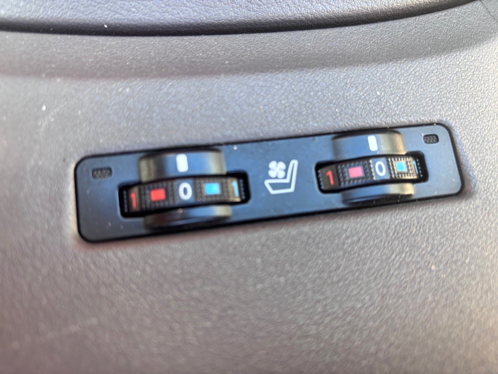 2012 Lexus ES Image 11