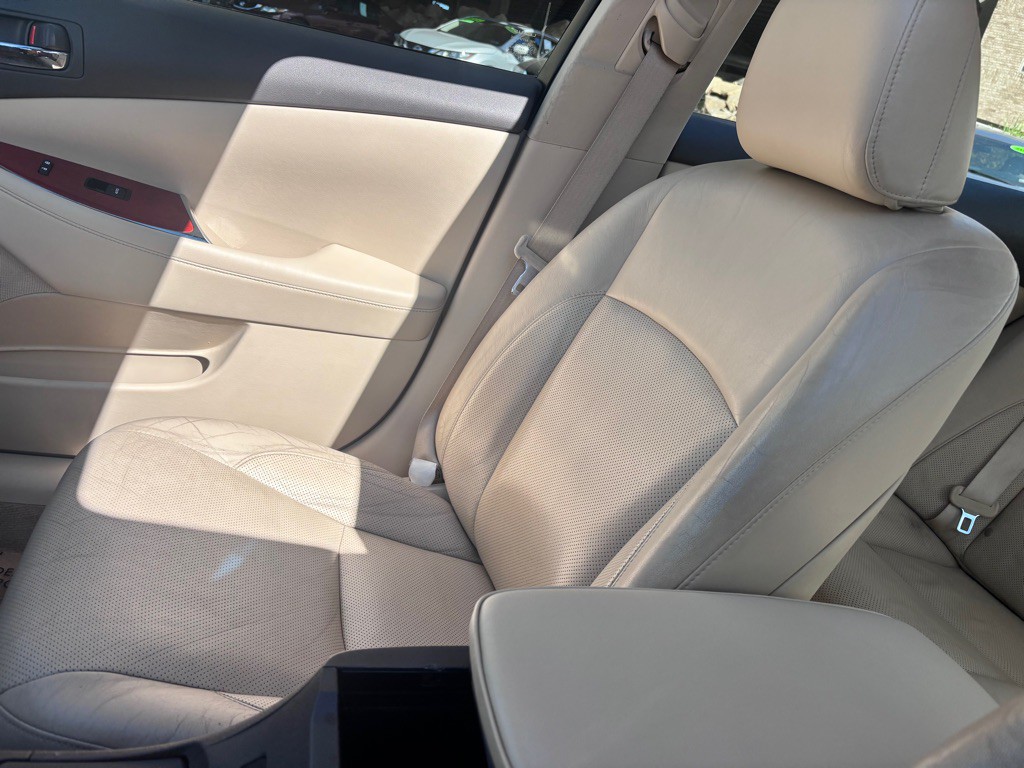 2012 Lexus ES Image 17