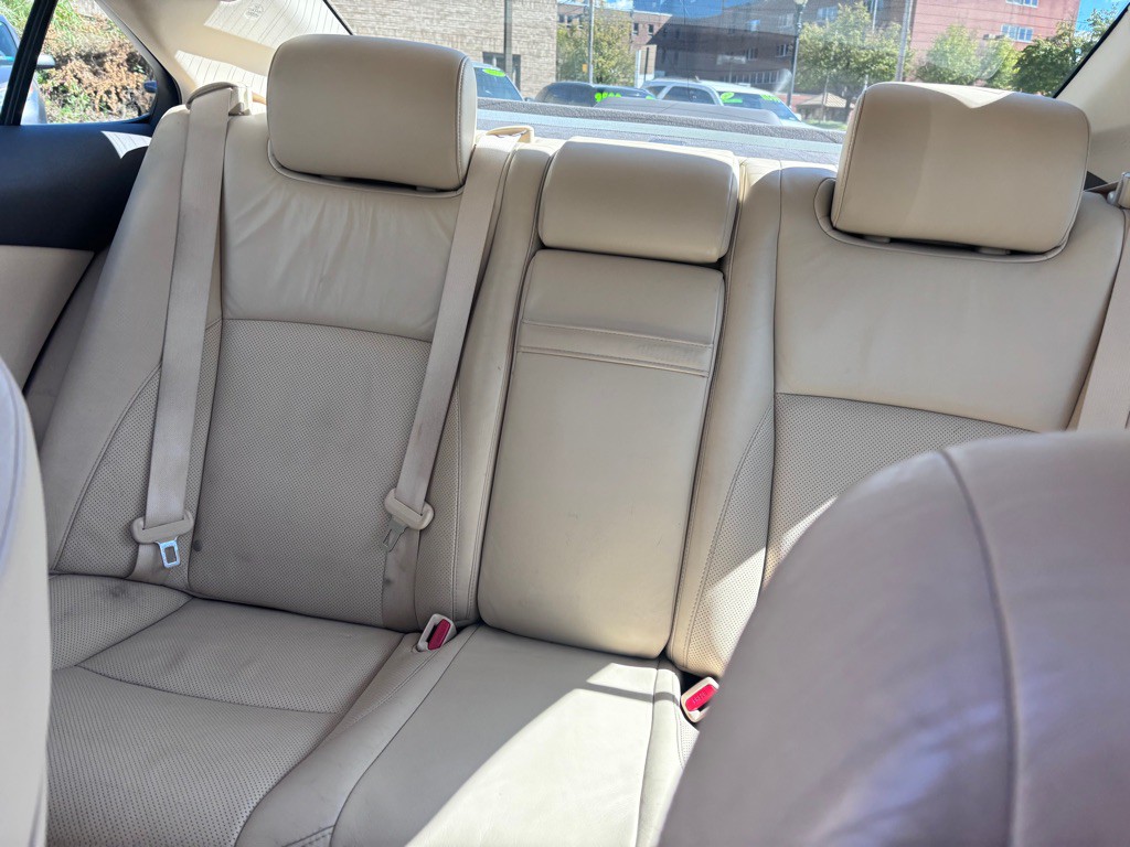 2012 Lexus ES Image 18