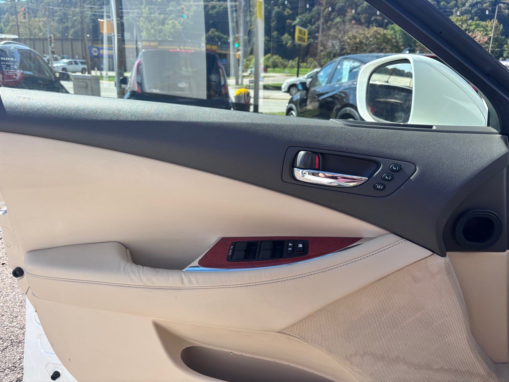2012 Lexus ES Image 22