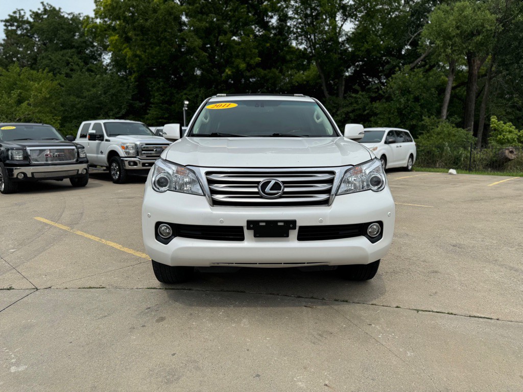 2011 Lexus GX Image 2