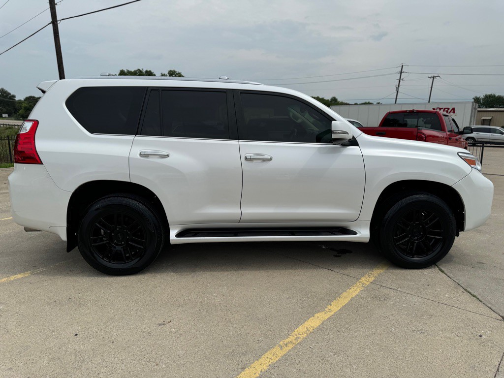 2011 Lexus GX Image 8