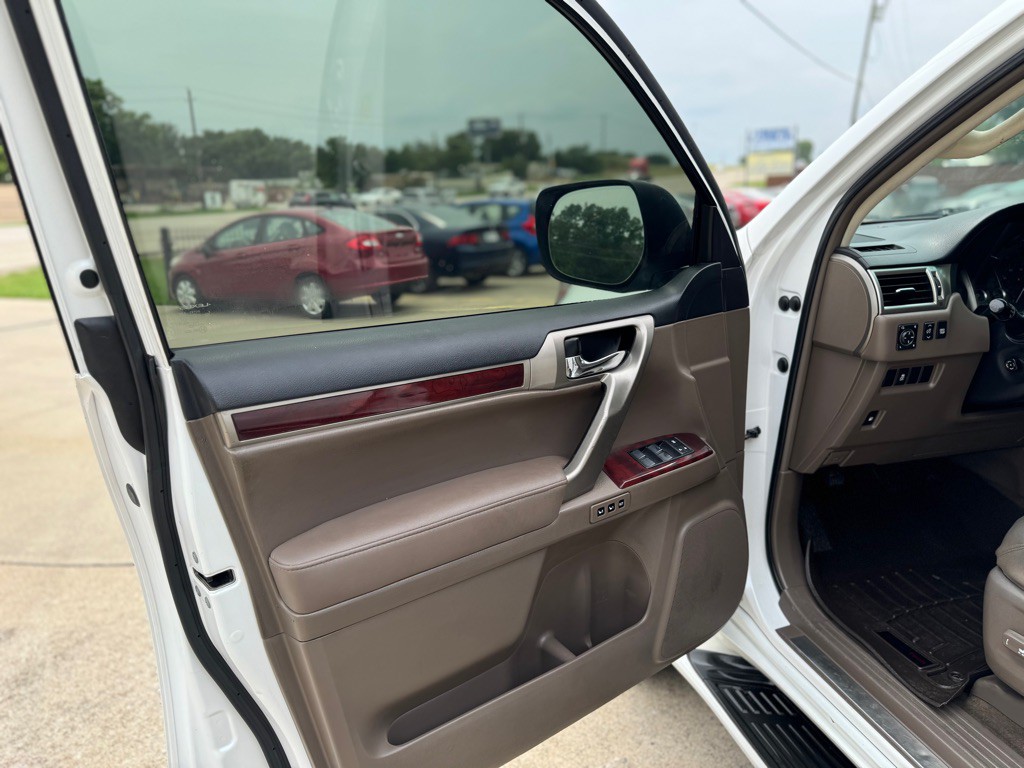 2011 Lexus GX Image 13