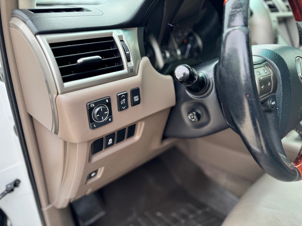 2011 Lexus GX Image 15