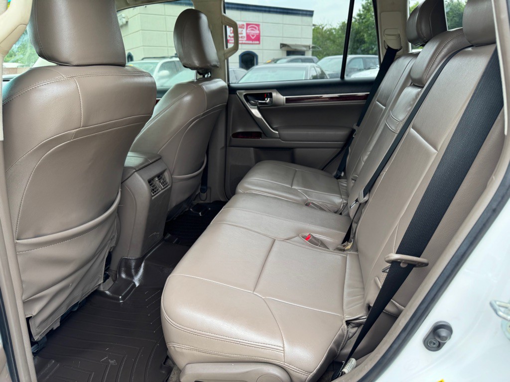 2011 Lexus GX Image 21