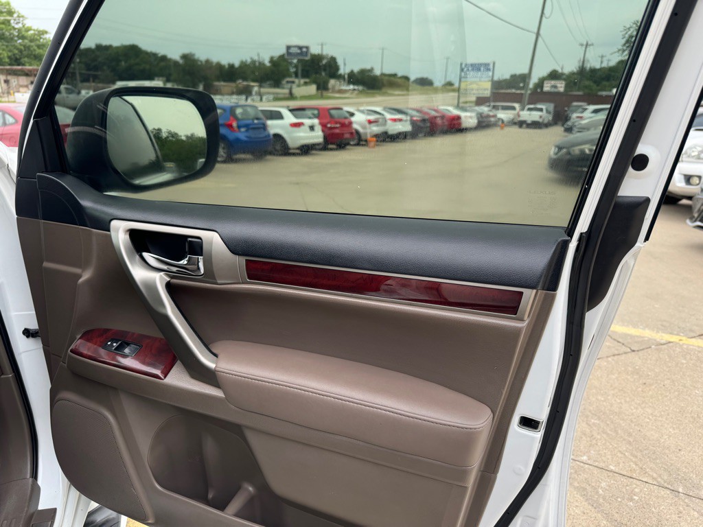 2011 Lexus GX Image 24