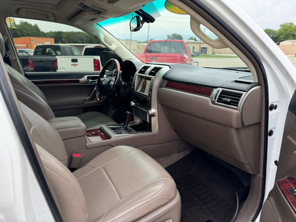 2011 Lexus GX Image 25